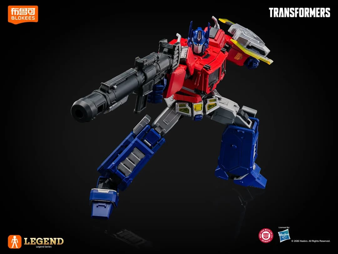 Optimus Prime EVO pose menembak dengan laser cannon